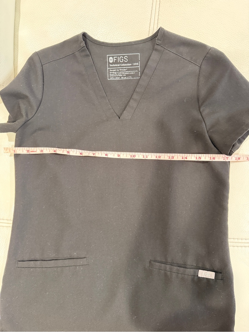 FIGS Scrub Set in Black in XXS/XS-T - Picture 3 of 9